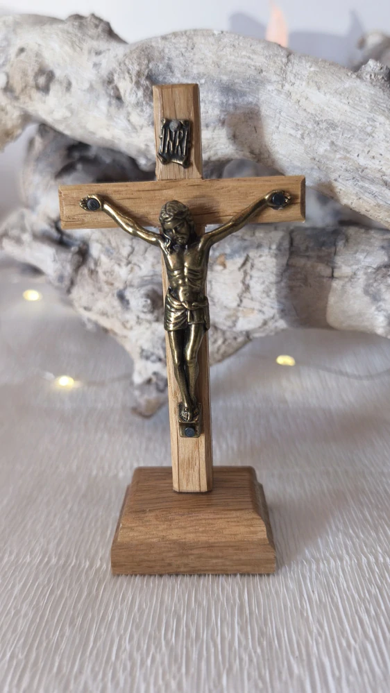 Drevený kríž s podstavcom 12cm