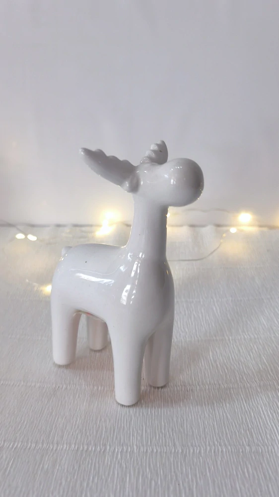 Minimalistický srnček biely